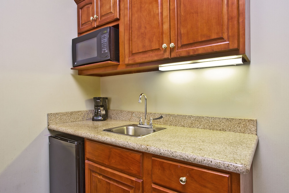 Holiday Inn Express Hotel Suites Goshen 65/75