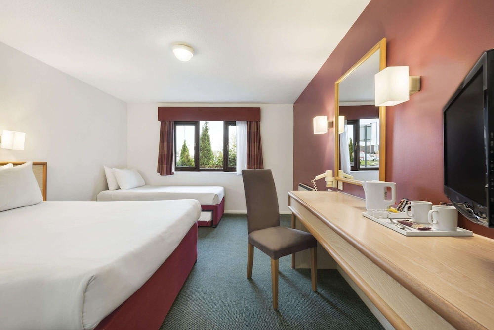 Days Inn by Wyndham Sedgemoor M5 9/12