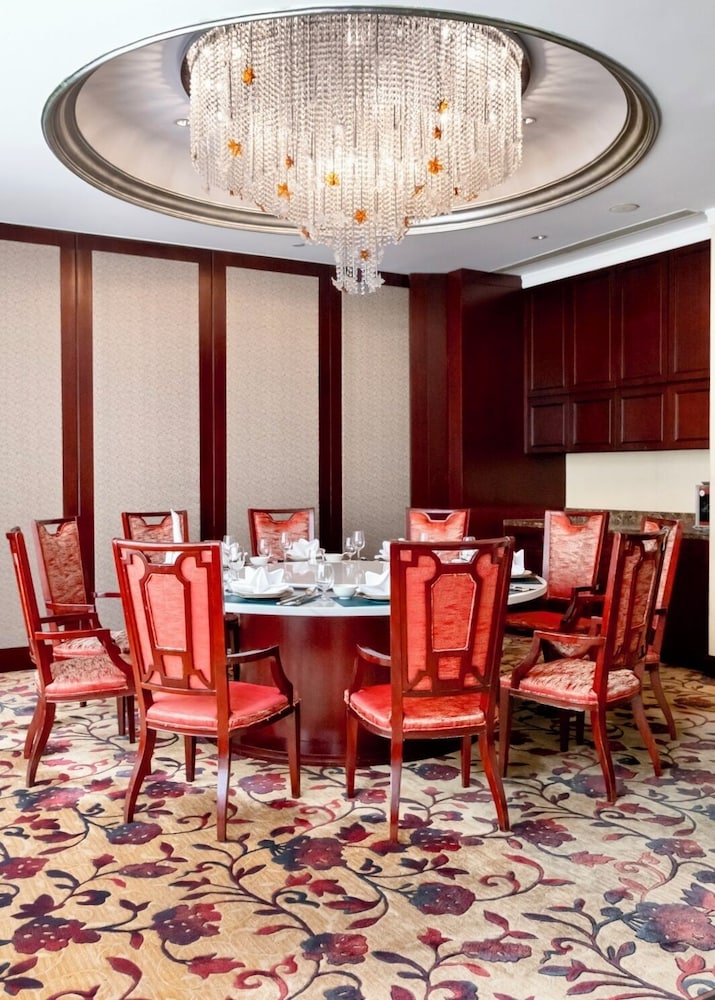 Shangri-La Wuhan 60/70