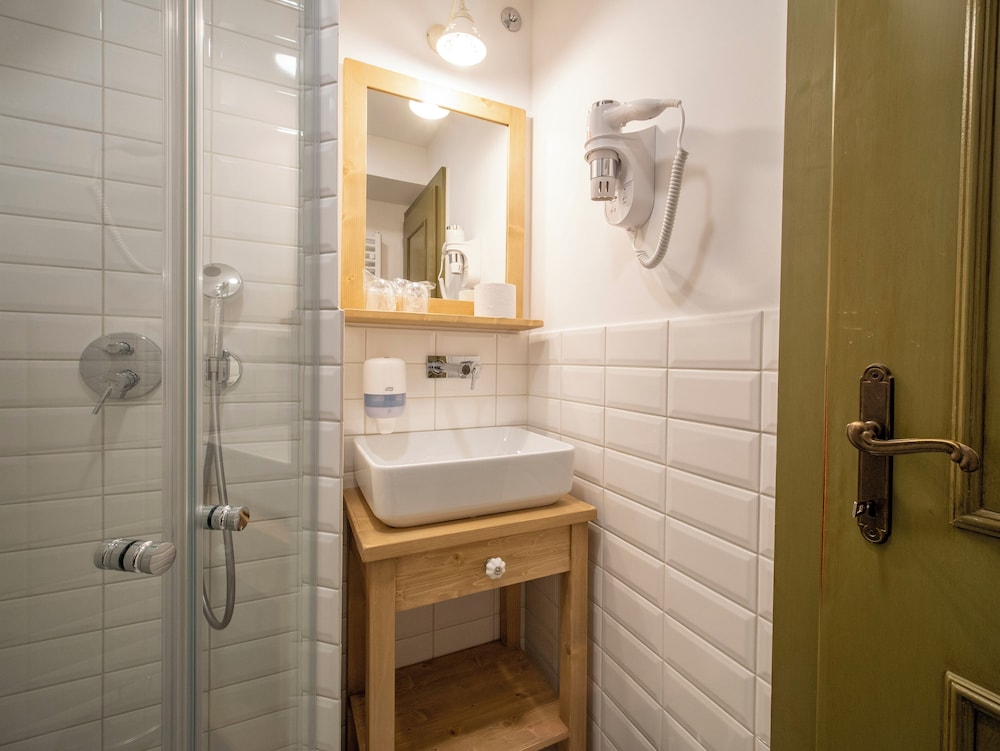 شقة بسريرين كوين بغرفتي نوم، Apartment House Berghi Ii 7/10