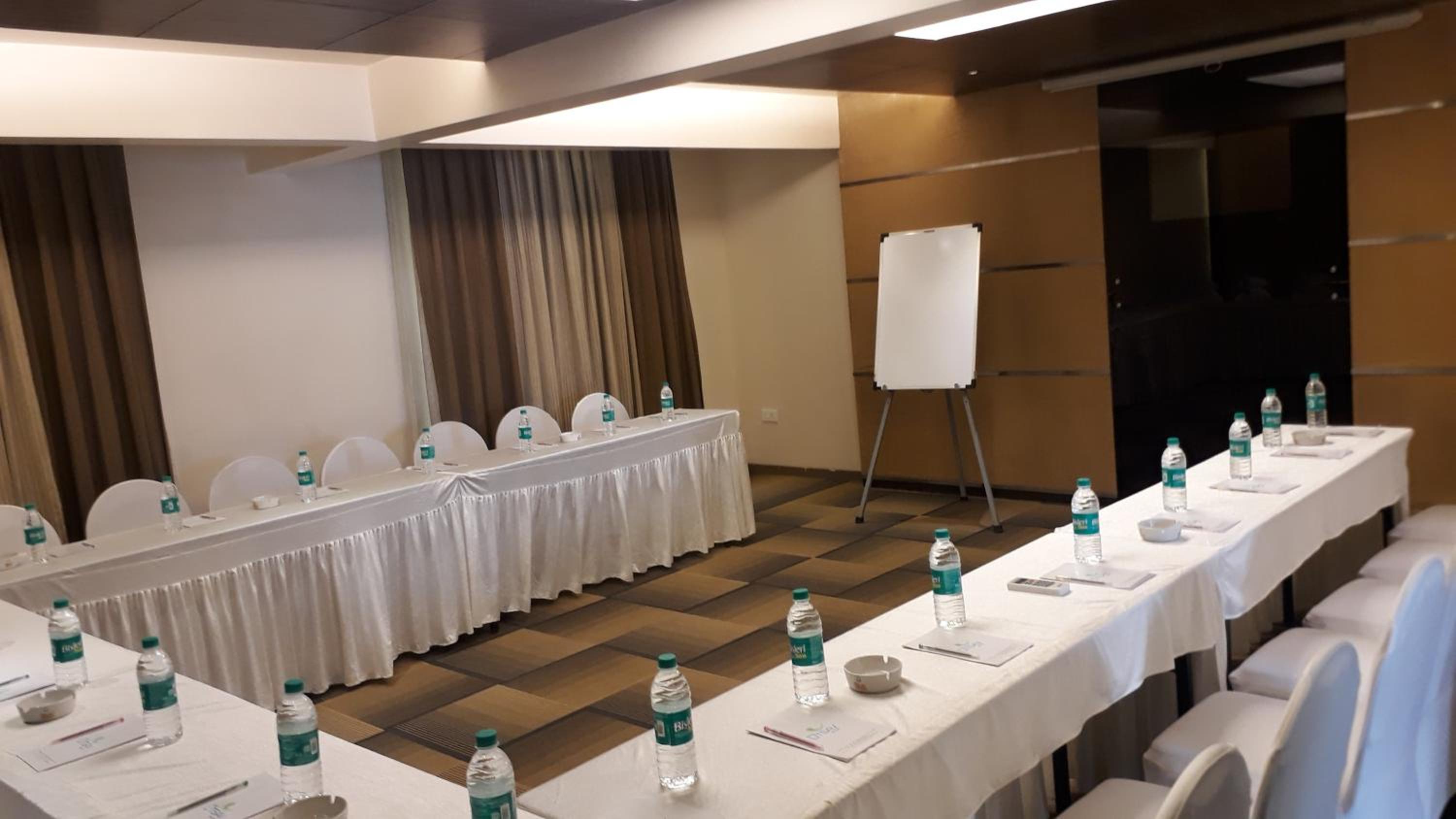 Hotel Utsav Deluxe 23/23