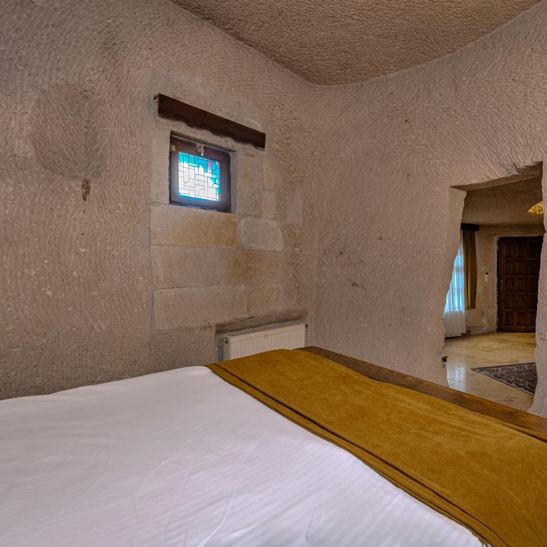 Cave, Suite