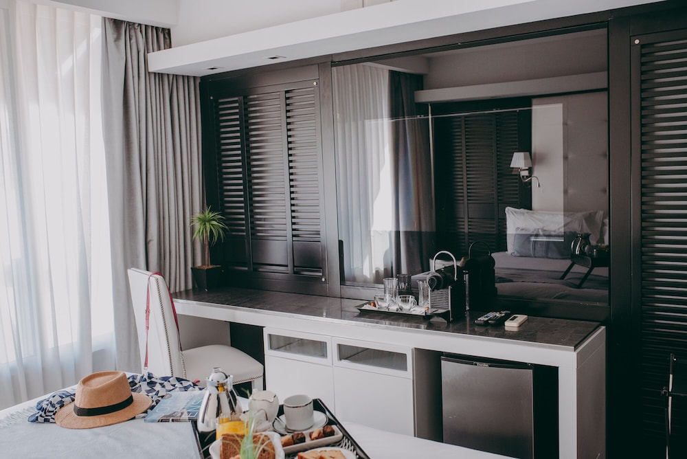 1828 Smart Hotel 60/69