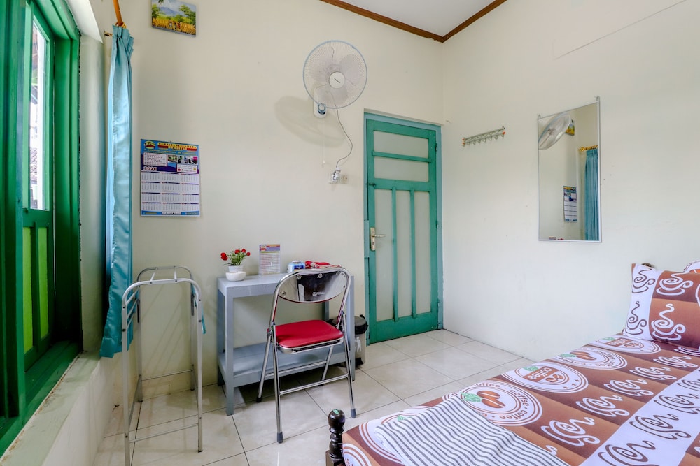 Bahagia Sederhana Home Stay - Hostel by ZUZU 20/50