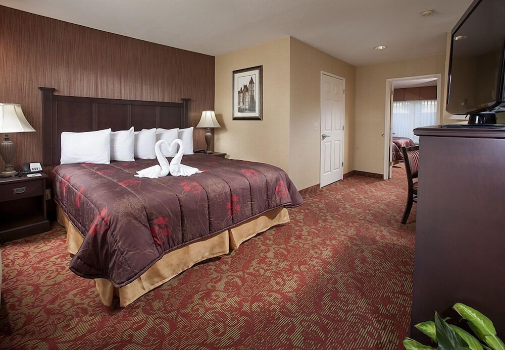 Castle Inn And Suites 15/38