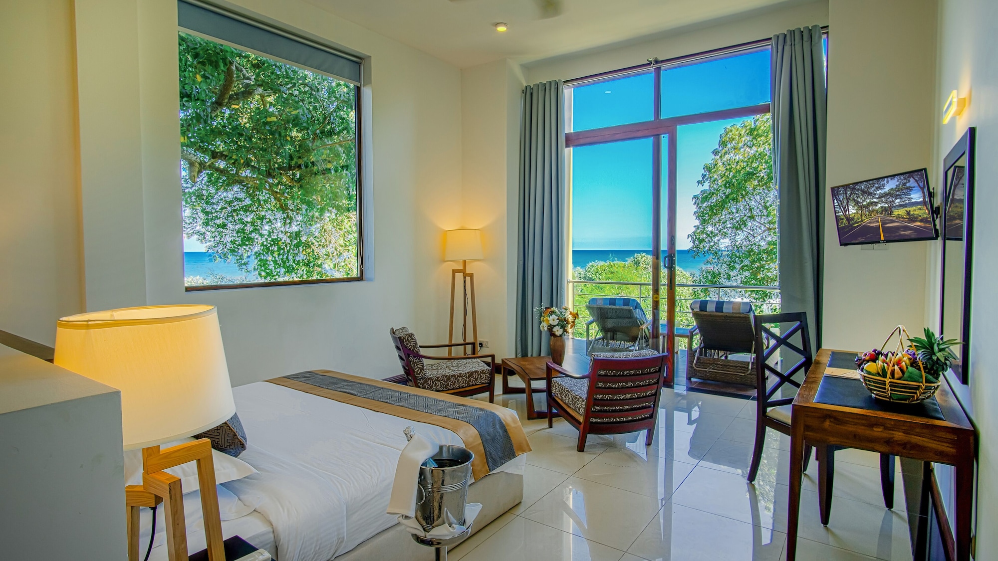 Luxury, King Bed, Sea View, Hot Tub, Ground Floor