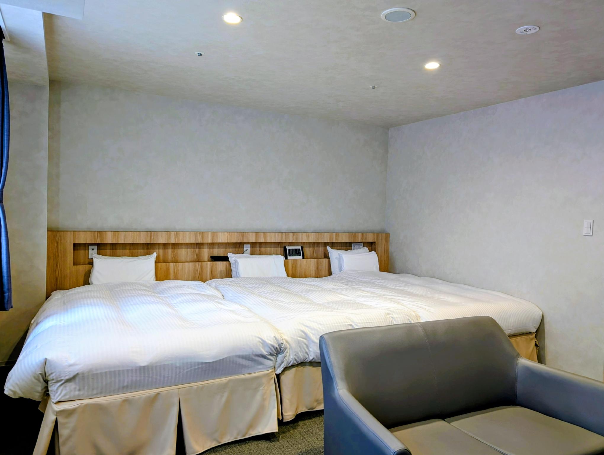 Standard, Twin Beds, River View, Night View