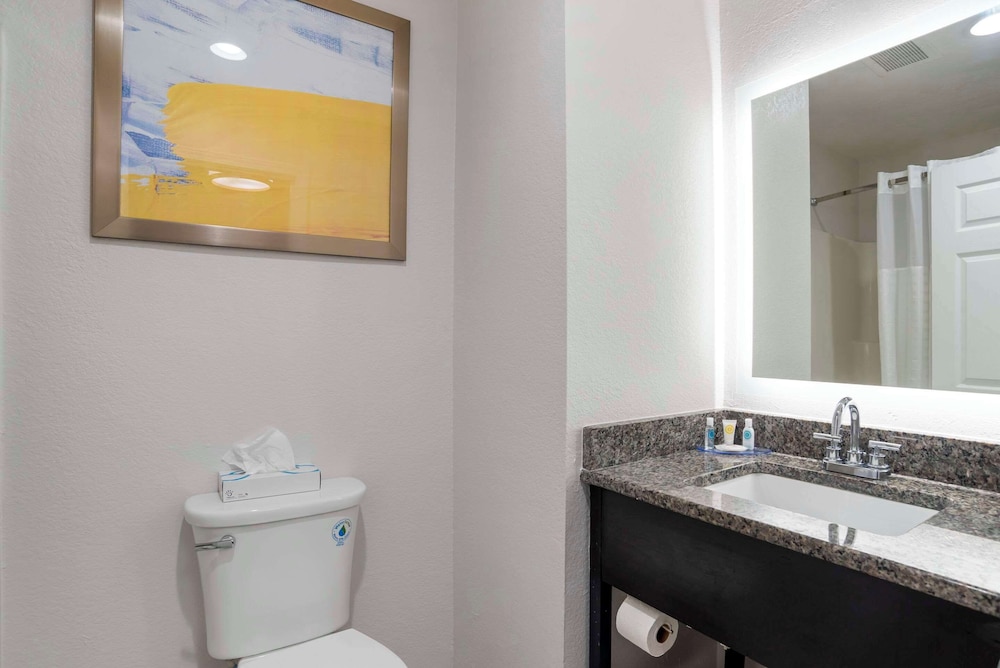 غرفة قياسية بسريرين كوين، Comfort Inn Pensacola Near NAS Corry Station 8/8