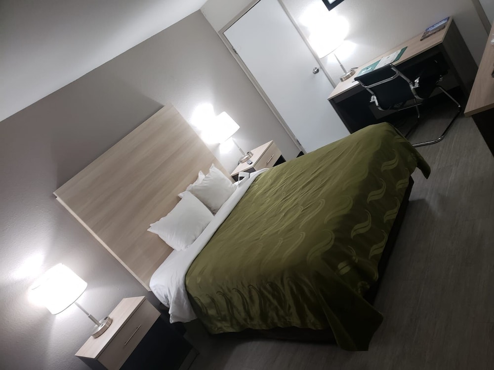 ROOM, QUEEN BED, ACCESSIBLE