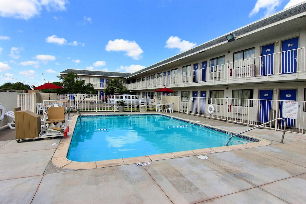 Motel6 Kingsville, TX 6/39