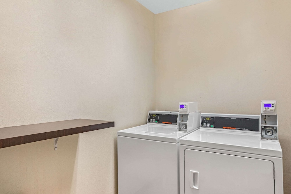La Quinta Inn & Suites by Wyndham N Little Rock-McCain Mall 22/63
