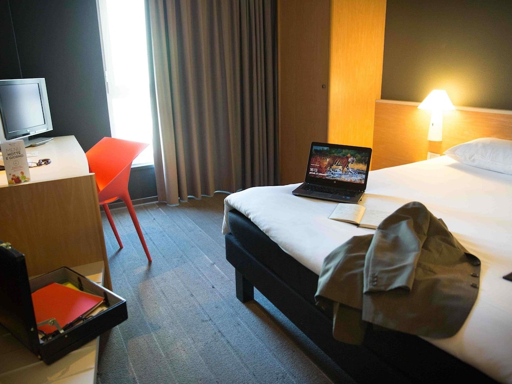 Ibis Florence North Airport Hotel 58/65