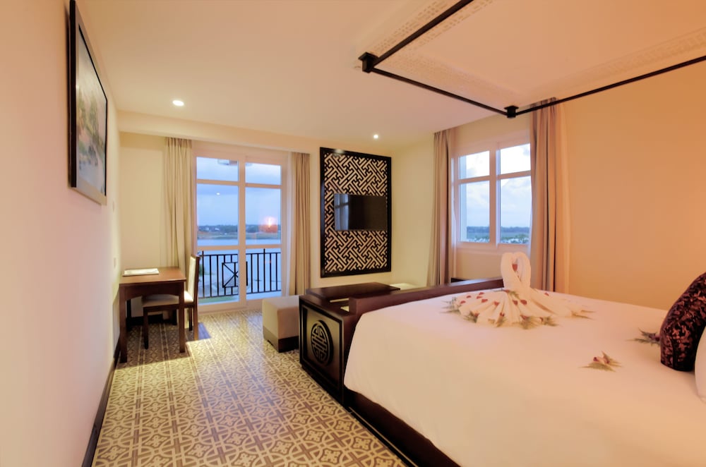 Royal Riverside Hoi An Hotel 29/75