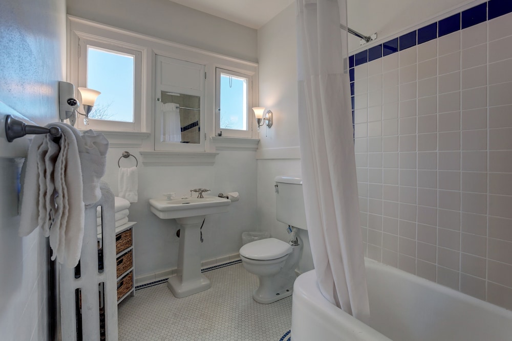 Nantucket Inn 47/50