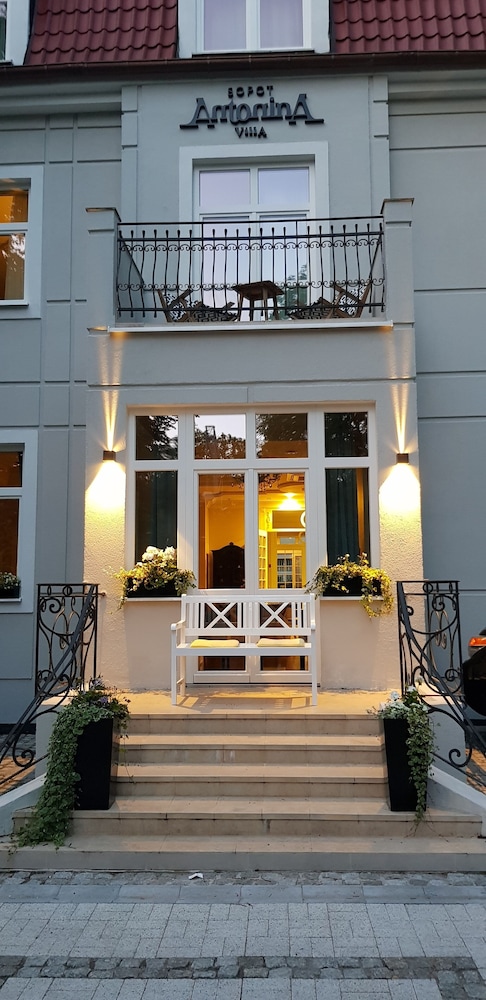 VILLA ANTONINA 3/73
