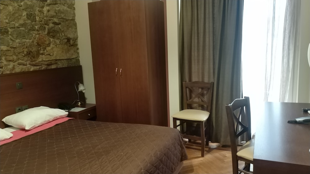 Ambrosia Suites 18/60