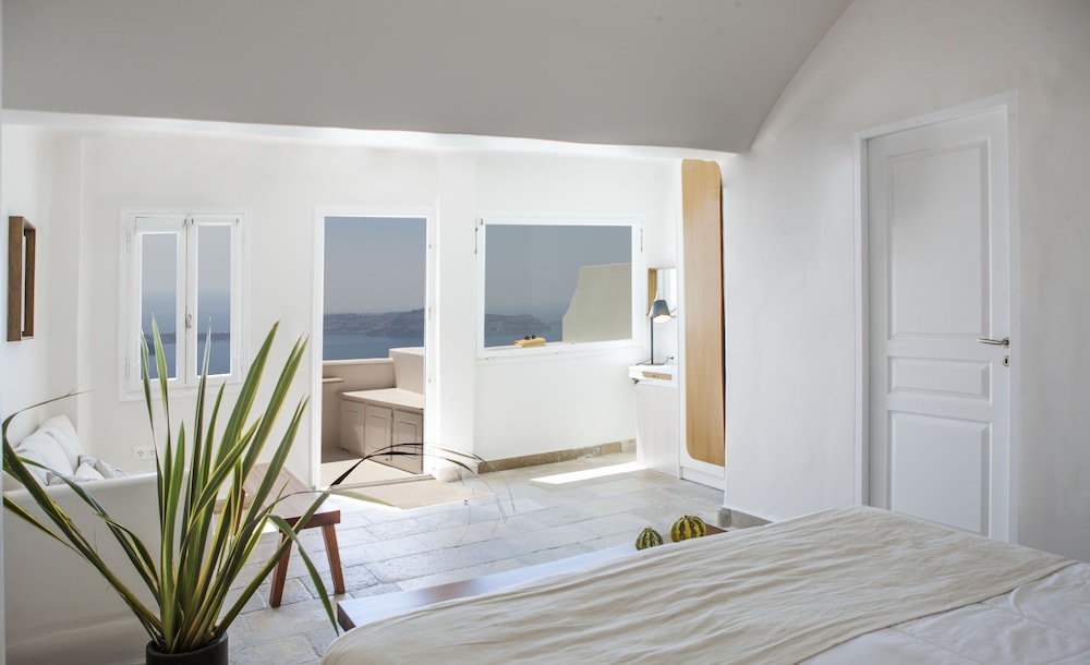 Amaze Suites 9/65