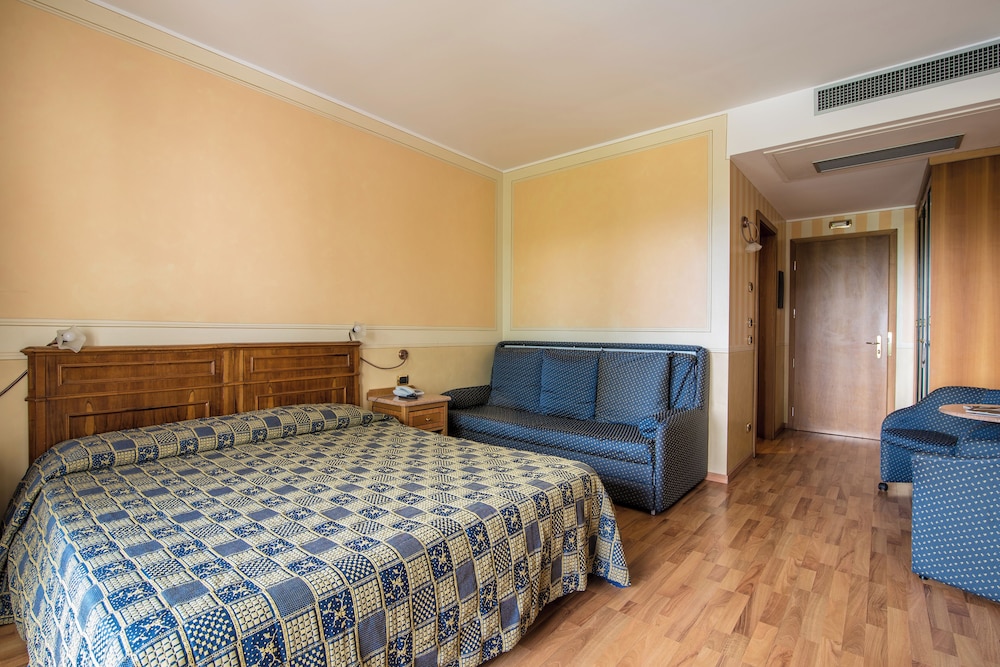 AHG Golf Hotel Porta del Sole 34/85