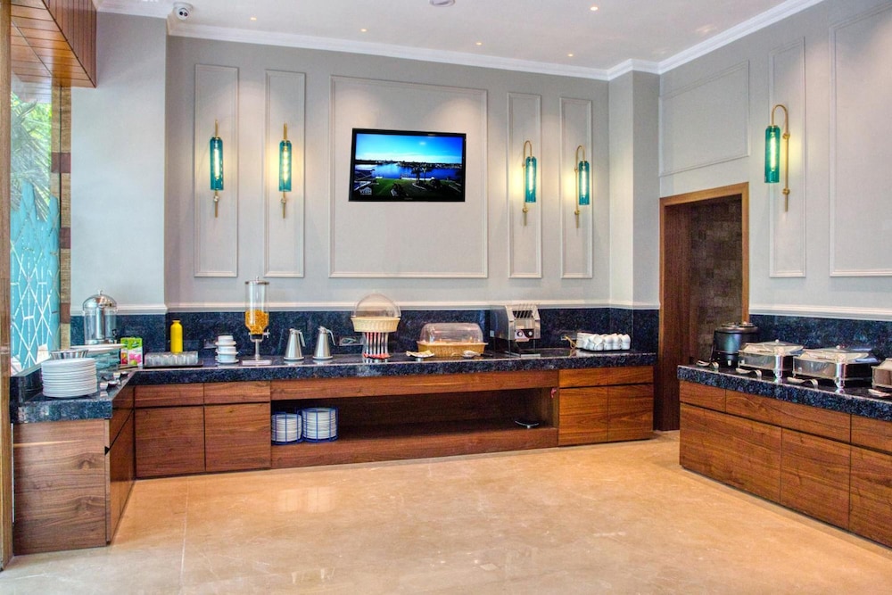 7 APPLE HOTEL VIMANNAGAR, PUNE 13/52