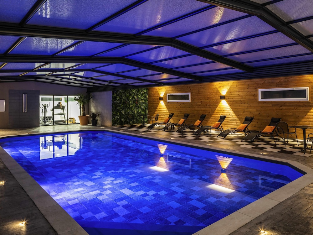 swimming pool spa