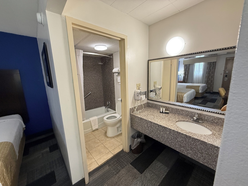 Travelodge by Wyndham Great Bend 30/32