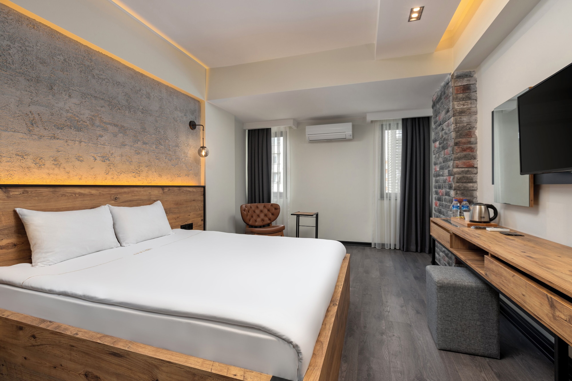 DELUXE, DOUBLE BED