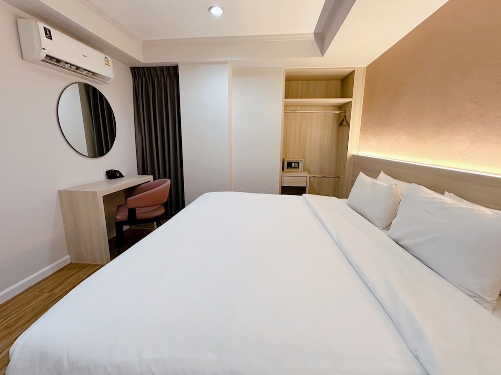 EXECUTIVE SUITE