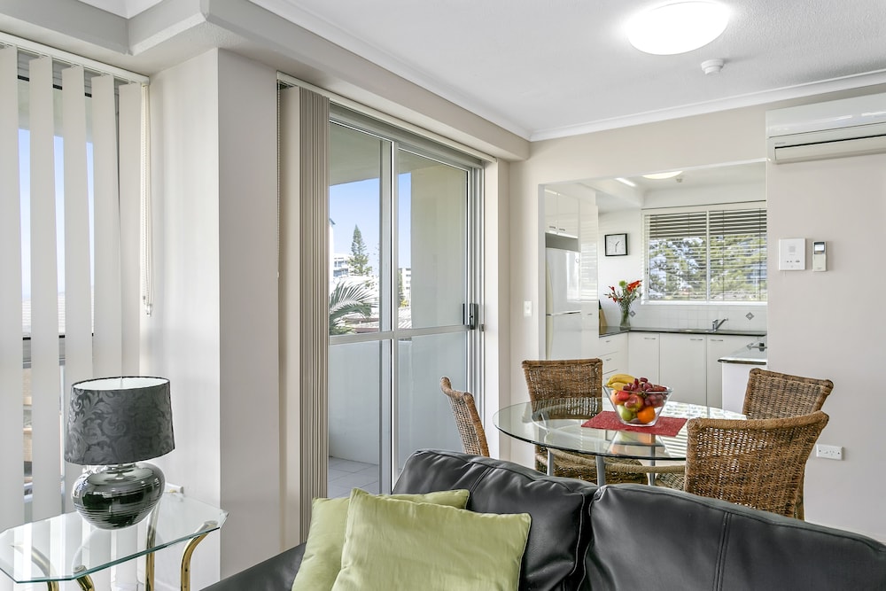 Surfers Beachside Holiday Apartments 26/35