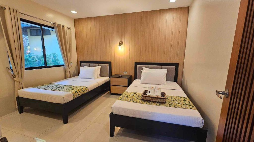 Casita, Queen and Twin Beds، Puerto Del Sol Beach Resort 2/8