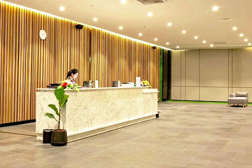 Lobby at The Srivaree Airport Hotel, BANG PHLI