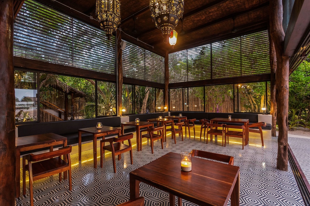 Lotus Beach Hotel 33/49