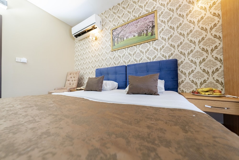 Konur Hotel 12/50
