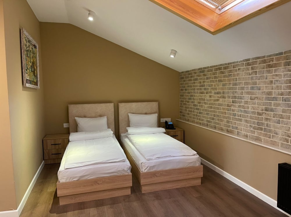 SUPERIOR, TWIN BEDS