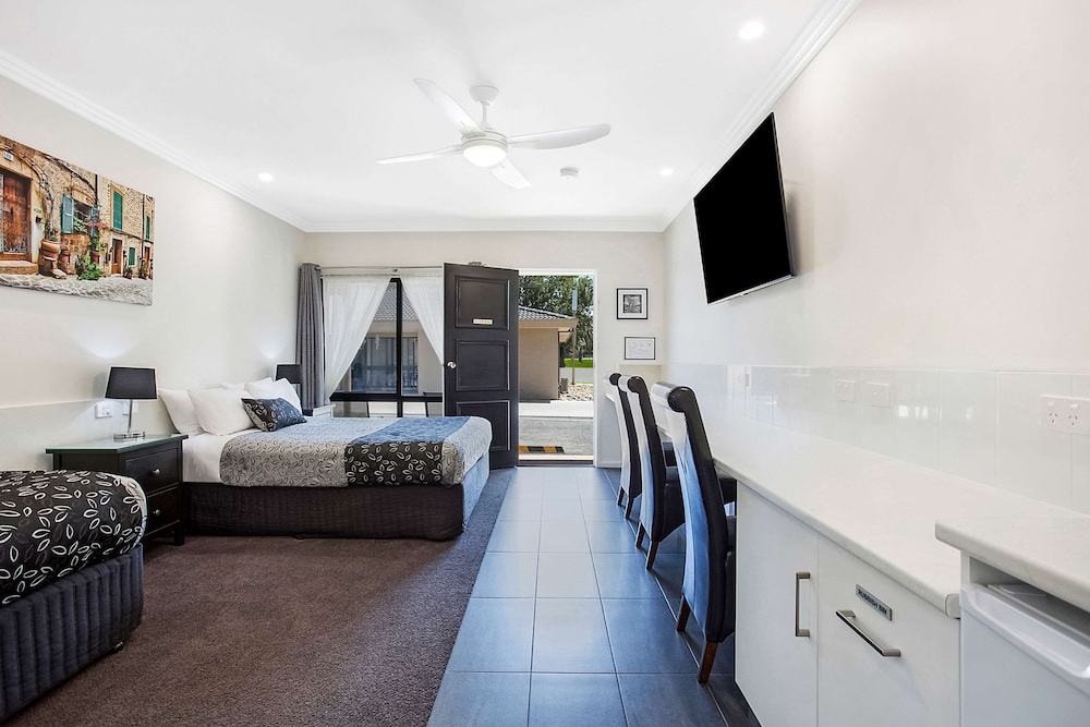 Comfort Inn May Park 29/30