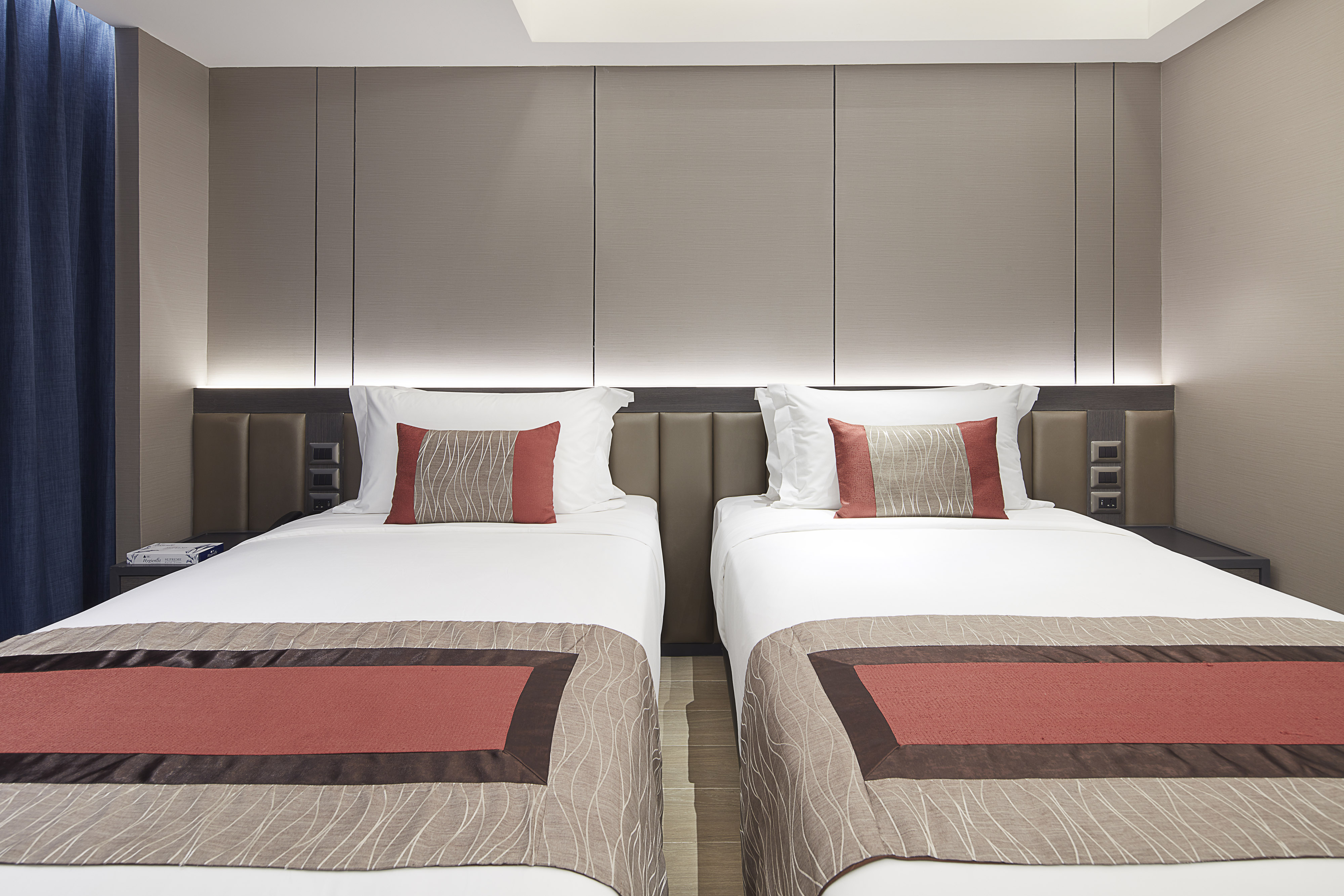 PREMIER, TWIN BEDS