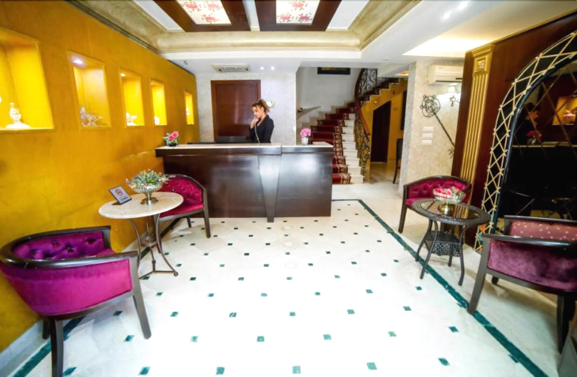 Villa Queens Hotel 3/32