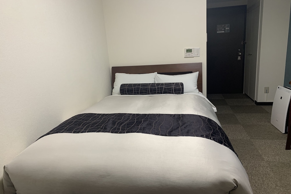 ROOM, SINGLE, SMOKING