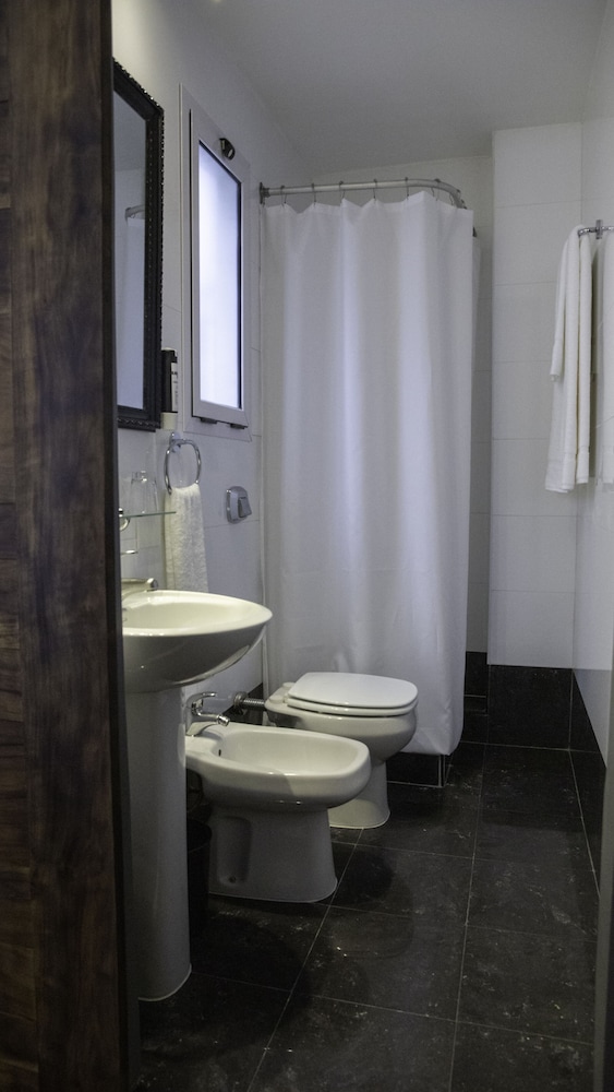 Carsson Hotel 64/67