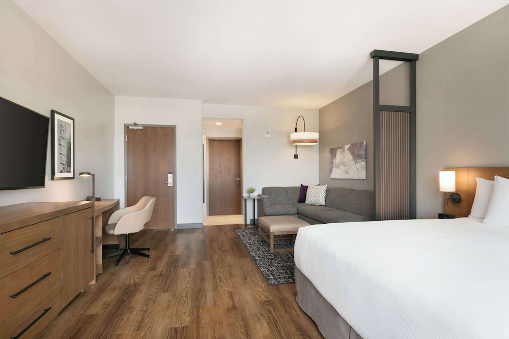ROOM, KING BED, SOFA