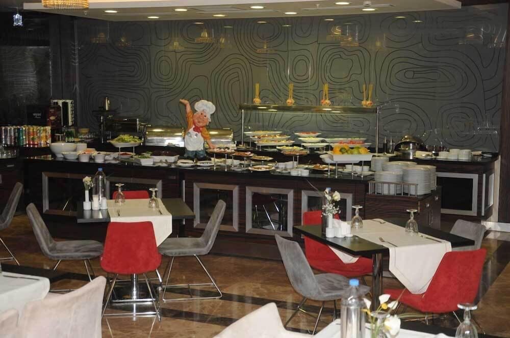 DEMORA HOTEL 41/64