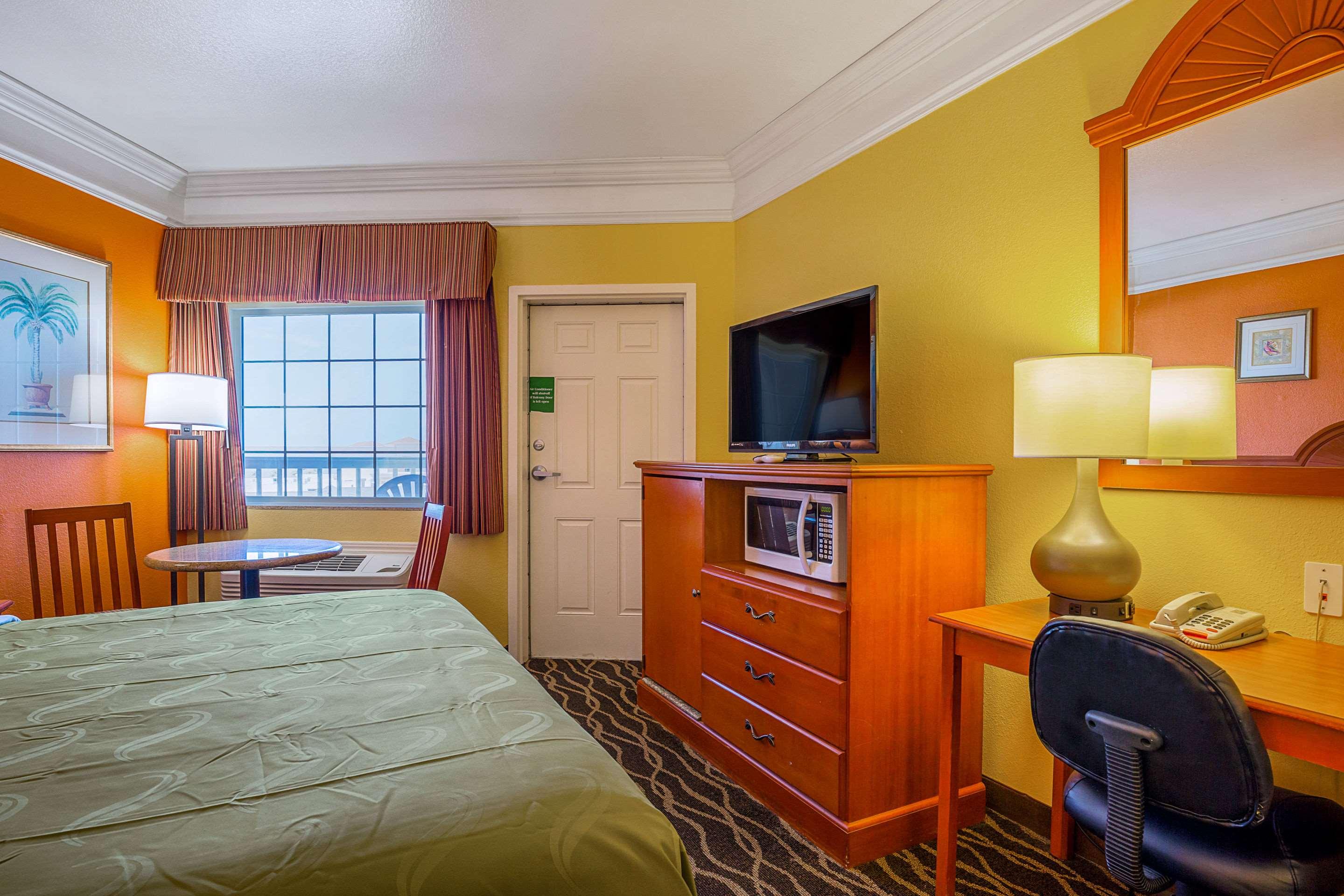 SUITE, KING BED