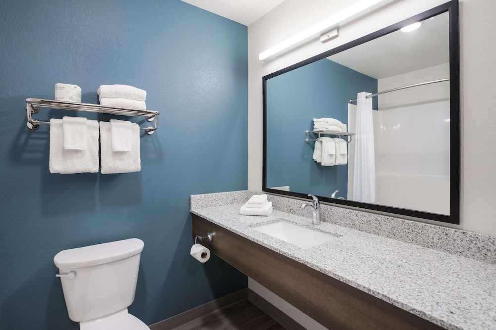 WoodSpring Suites Detroit Madison Heights 17/22