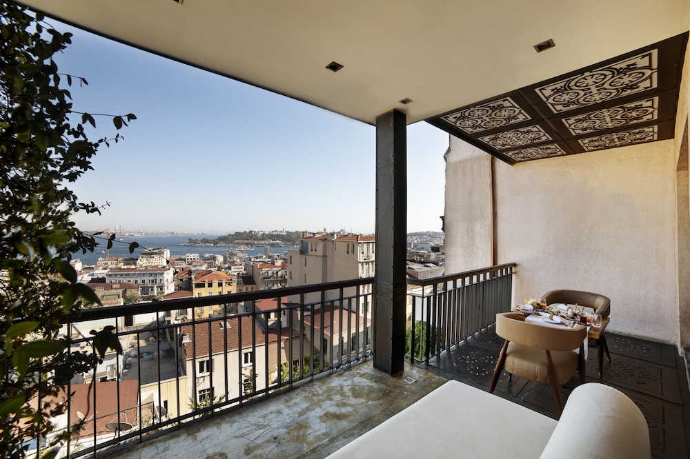 Georges Hotel Galata 65/74