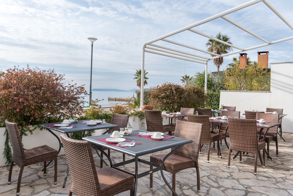Beachfront Villa Mediteran 30/50