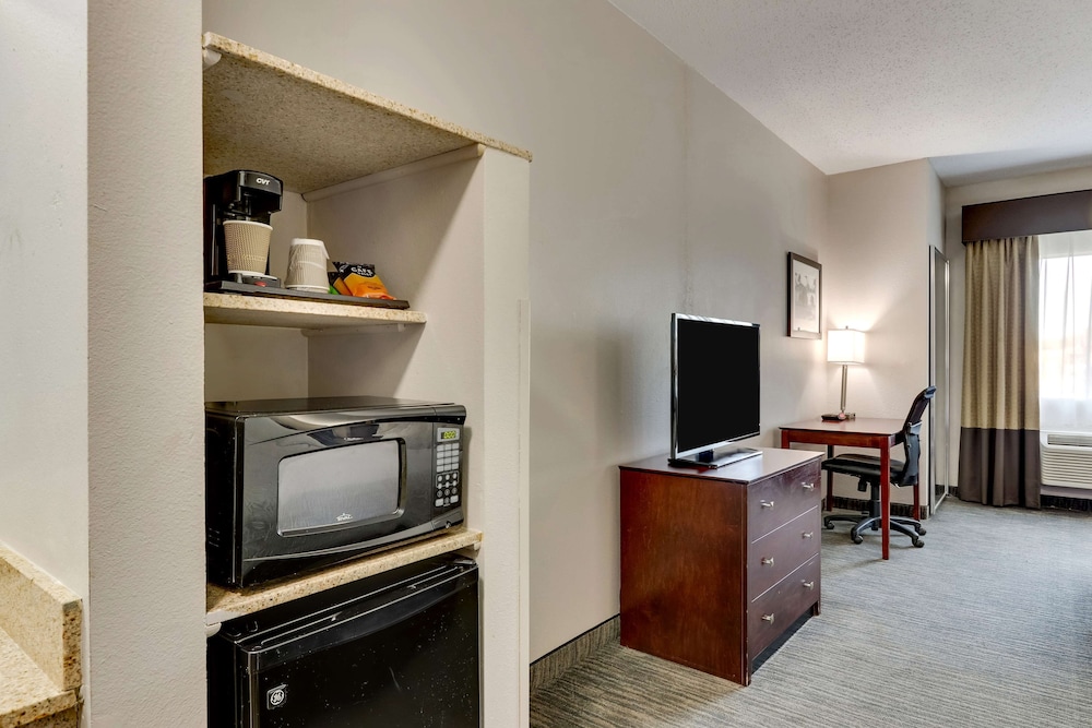 Best Western Plus University Inn and Suites 27/34