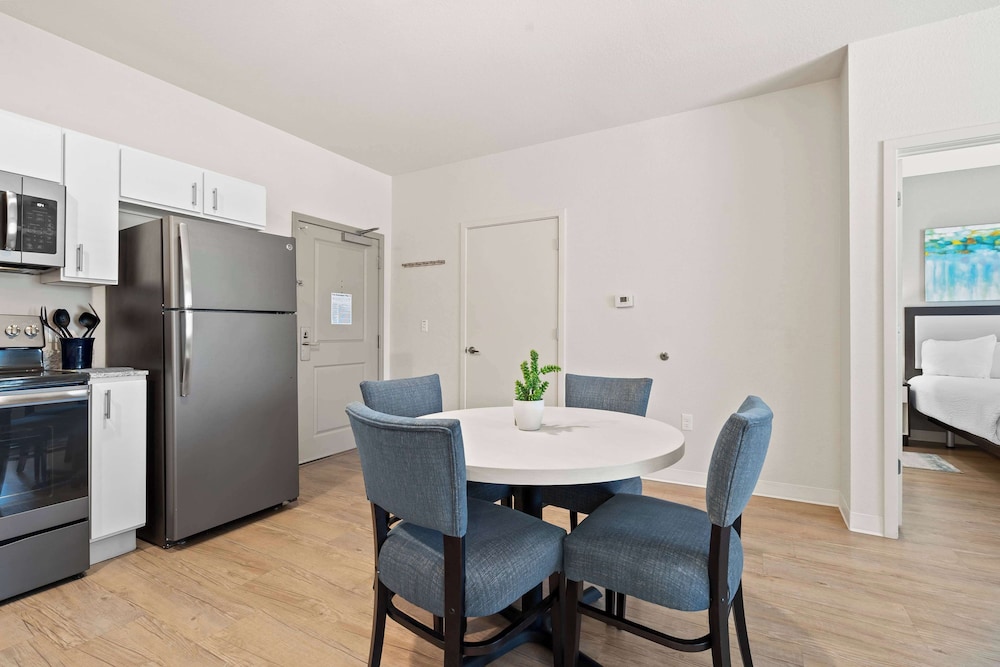 WaterWalk Extended Stay by Wyndham Kansas City - Overland Pk 43/61