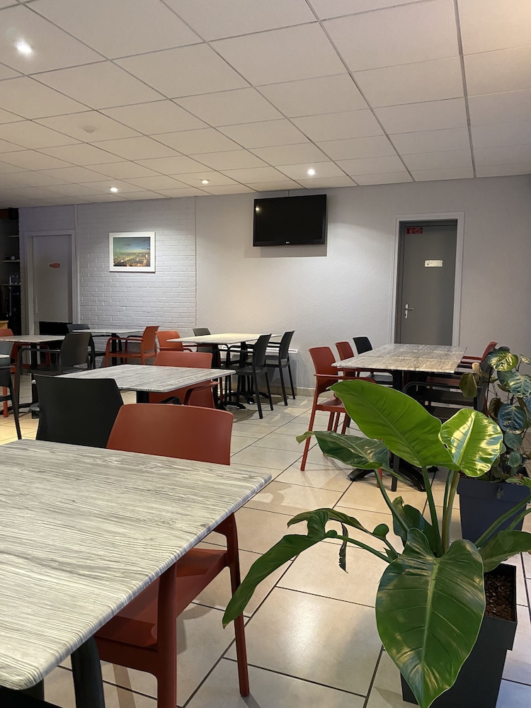restaurant cafeteria