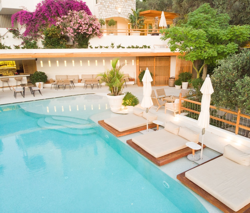 Pilos Suites 42/50