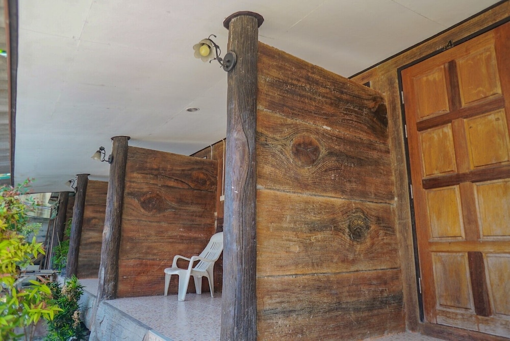Phi Phi Nice Beach Resort 5/50