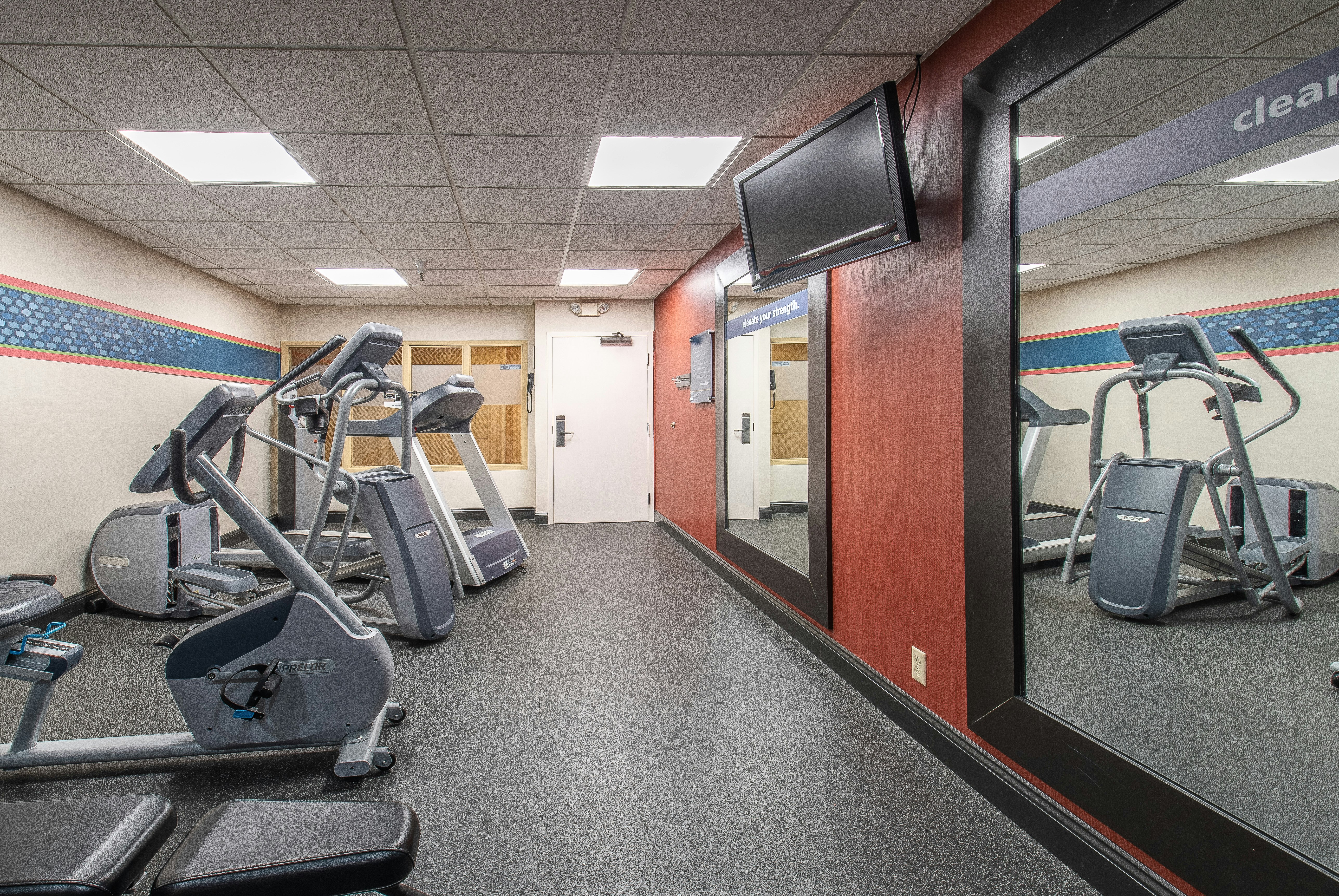 Hampton Inn And Suites Williamsburg-Richmond Rd 24/35